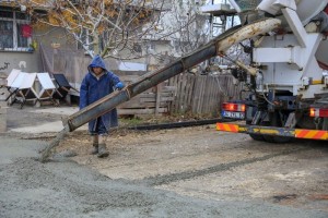 Beton Yol Yapım Çalışmaları Devam Ediyor